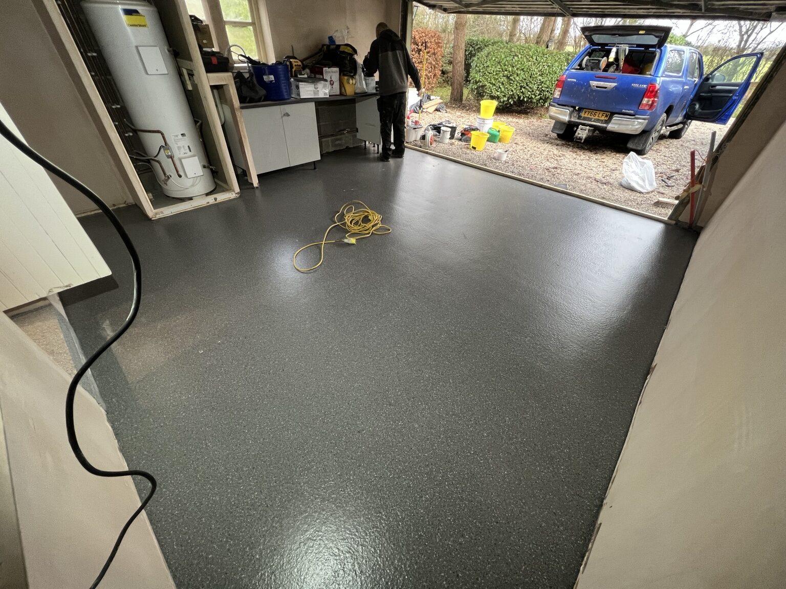Dark decorative flake resin utility floor